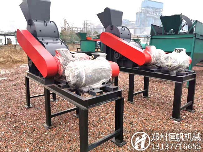 雞羊牛豬糞便制成有機肥需要用到哪些設(shè)備?配置一整套生產(chǎn)線需要花費多少錢?(圖3) 雙級粉碎機